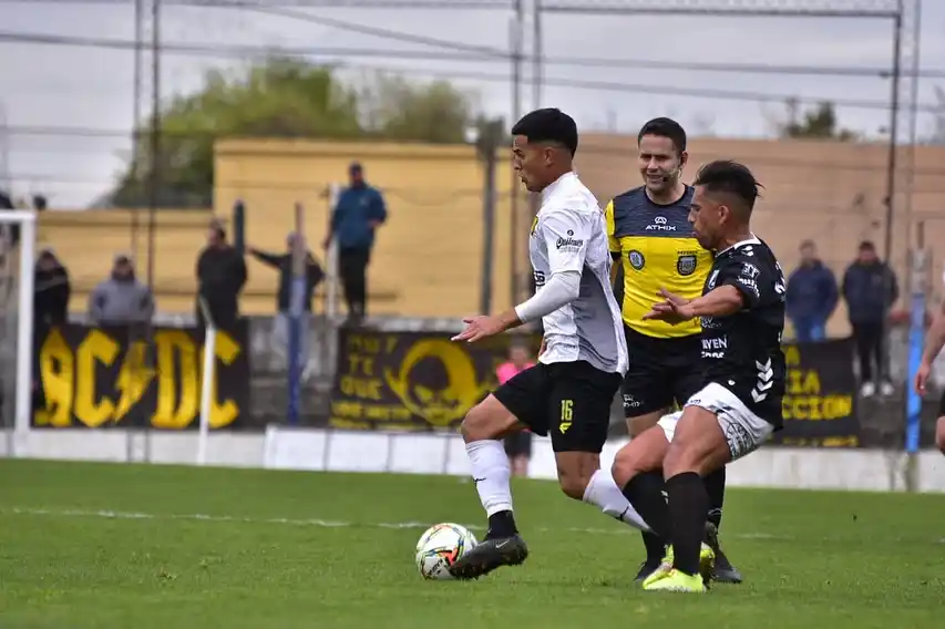 Enzo Galabert, en el partido de ida de semifinales con Central Norte.