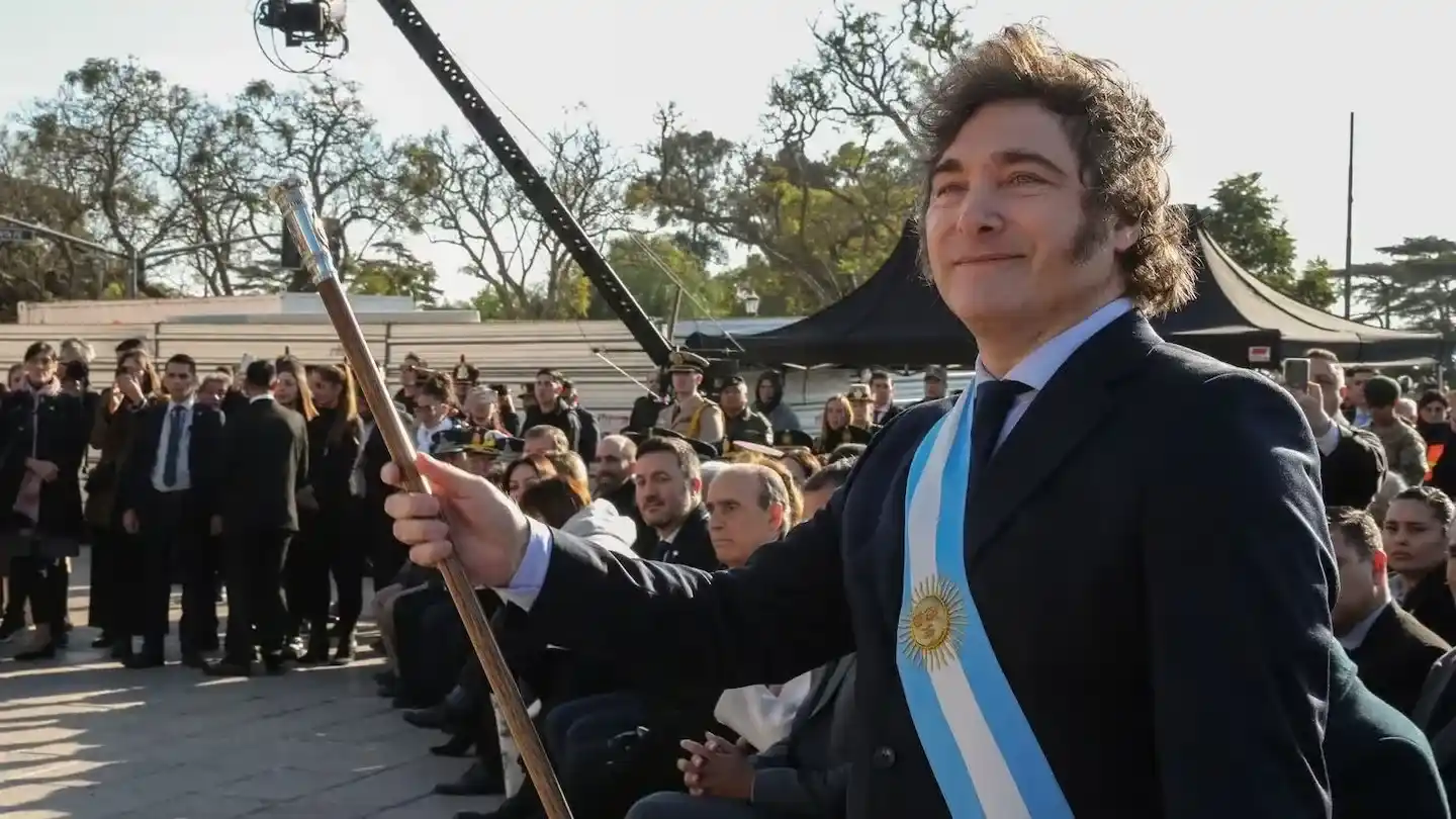 En medio del caso Adorni, Javier Milei retoma las giras por el interior con actos en Rosario y Tucumán