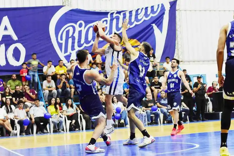 La Unión perdió con Riachuelo
y esta noche visitará a Quimsa