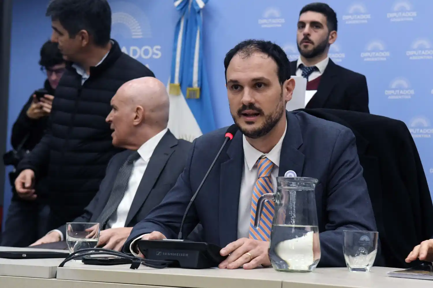 Ley Bases: firmaron el dictamen de mayoría y se aprobaría el jueves