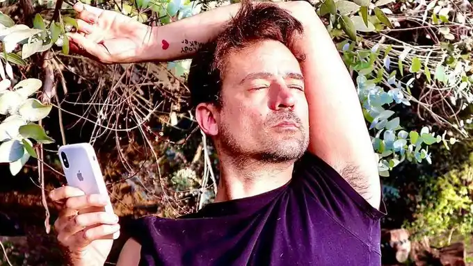 Chano sorprendió a sus fans y publicó su número de celular en Twitter