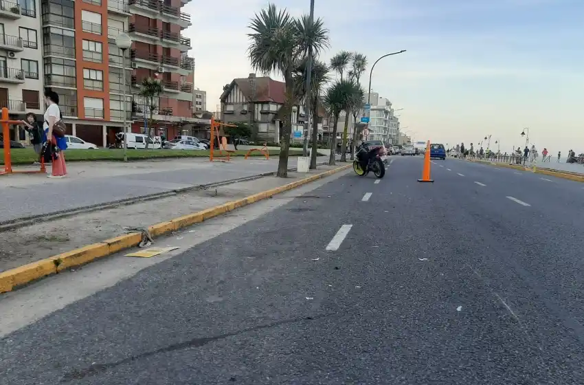 Un motociclista chocó a un cuidacoches en la costa