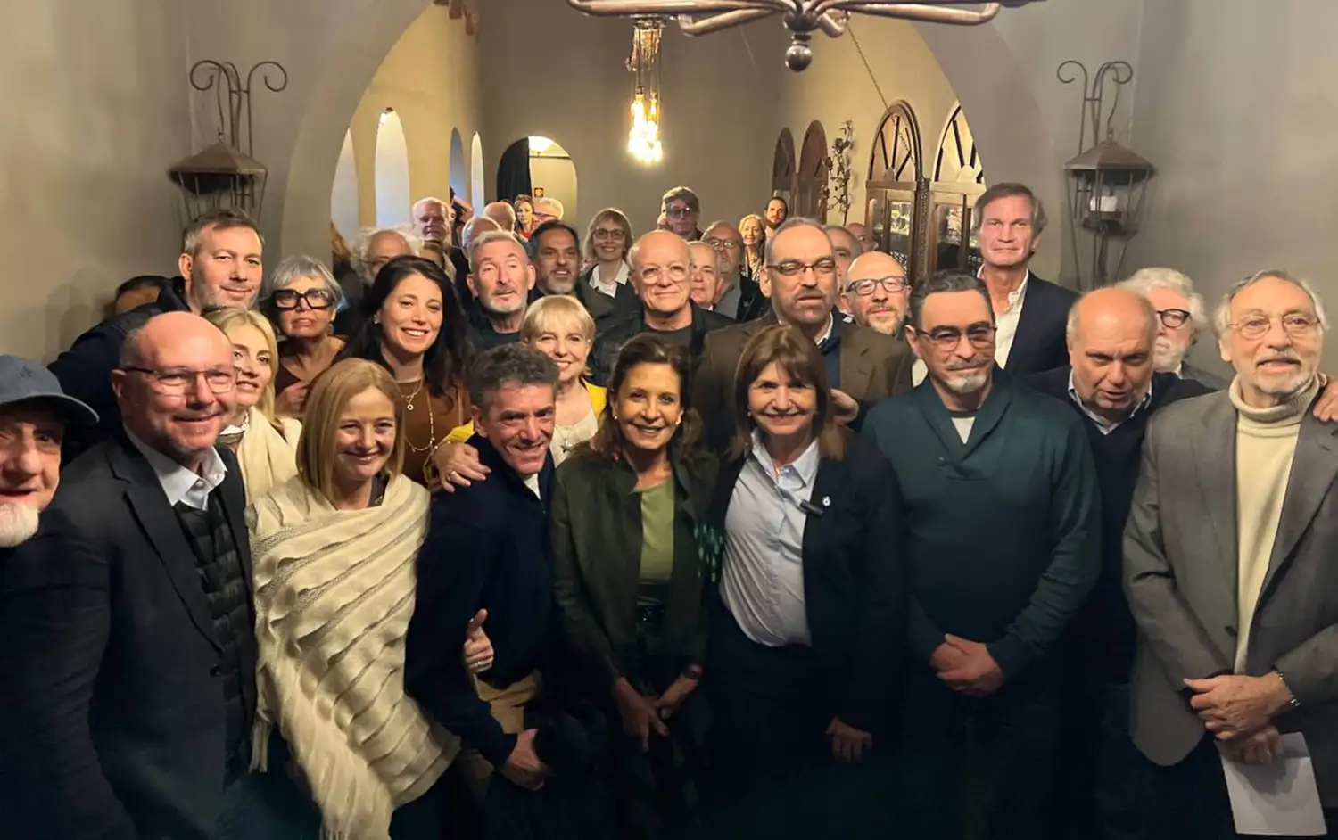 Patricia Bullrich se reunió con artistas, intelectuales, académicos, investigadores y periodistas que apoyan su candidatura.