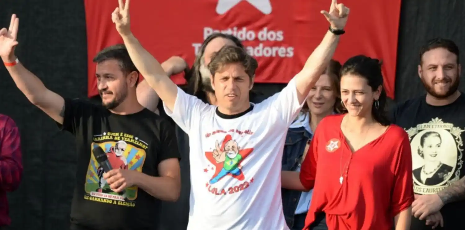 Kicillof encabezó acto en La Plata para respaldar la candidatura presidencial de Lula en Brasil