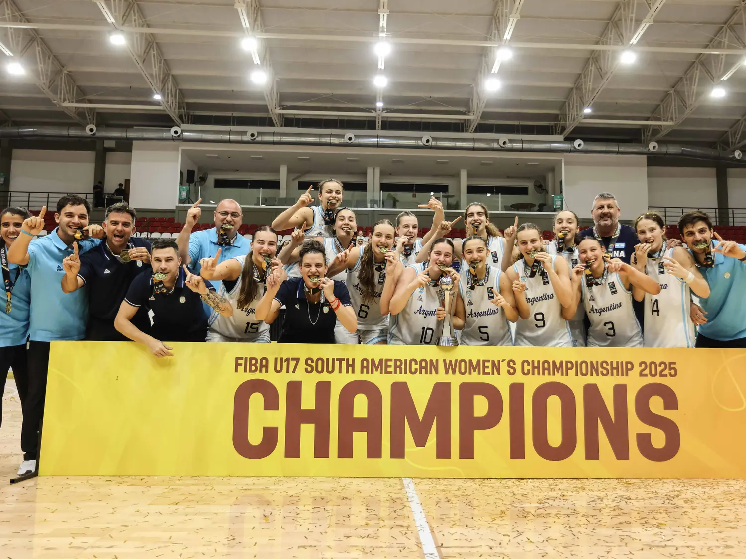 Argentina campeón Sudamericano U17 con la sunchalense F.Canello.Foto:FIBA