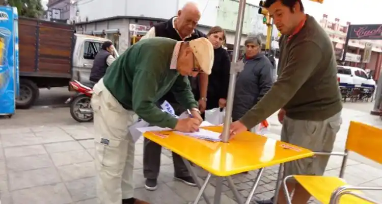 Campaña de firmas por seguridad en el cementerio municipal