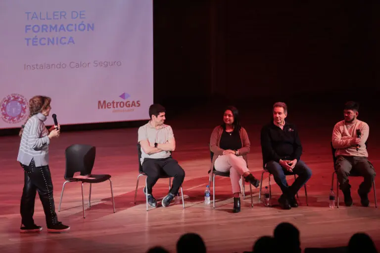 Más de 300 alumnos de 22 escuelas técnicas completaron este 2025 un programa de formación técnica que impulsa MetroGAS