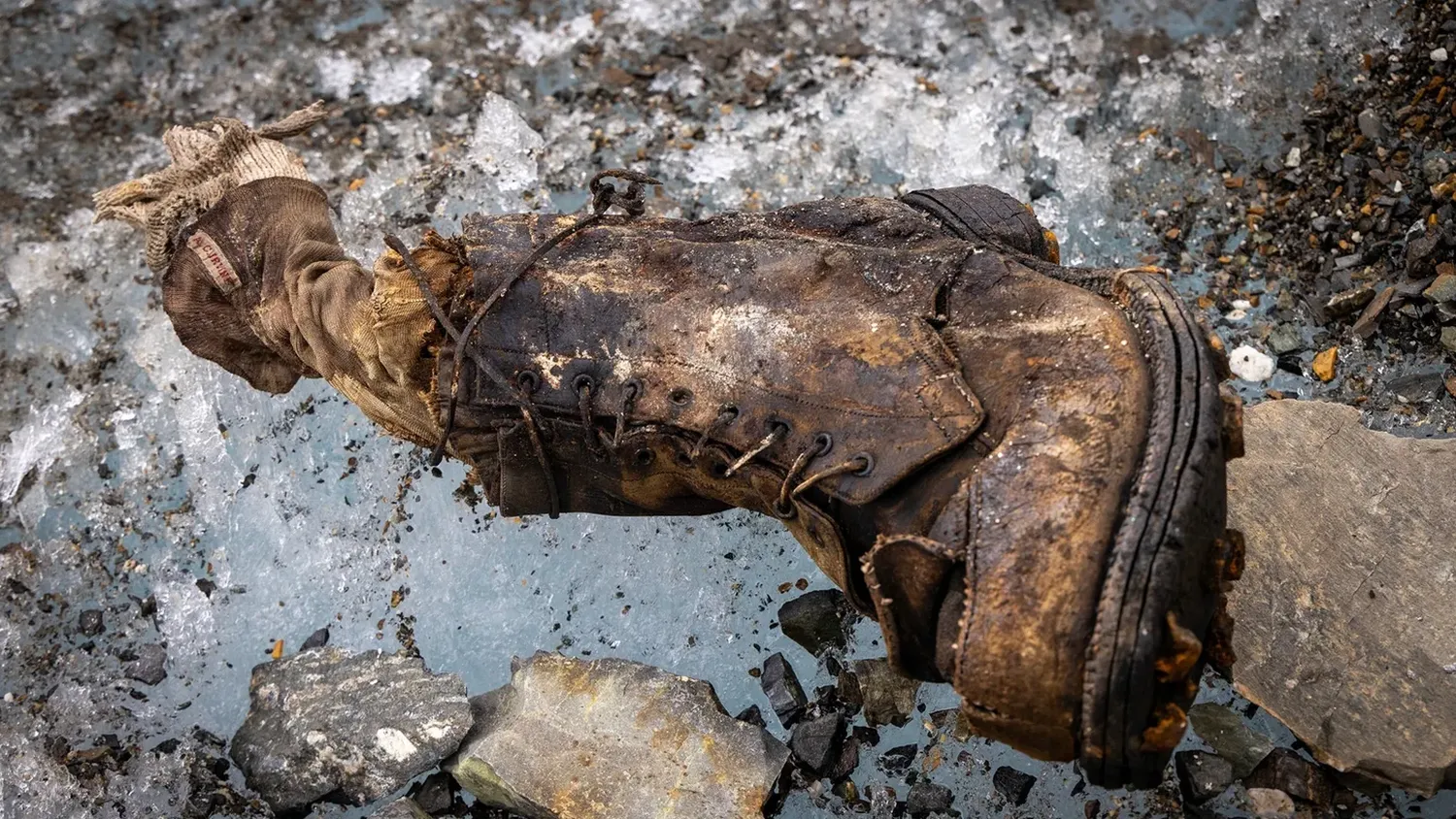 Encontraron el pie de un joven desaparecido hace 100 años en el Everest