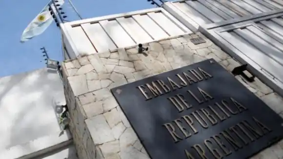 «PRIMERO MUERTO»: opositores venezolanos asilados en embajada de Argentina descartan entregarse (VIDEO)