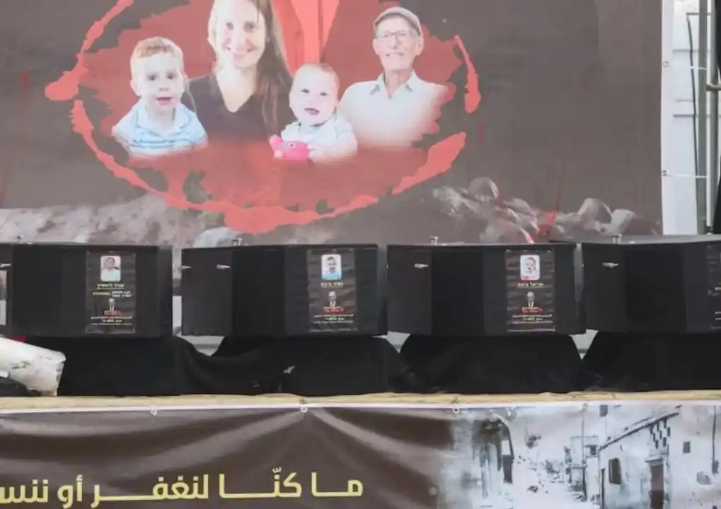 Hamás devolvió los cuerpos de cuatro israelíes, incluidos los de la familia argentina Bibas