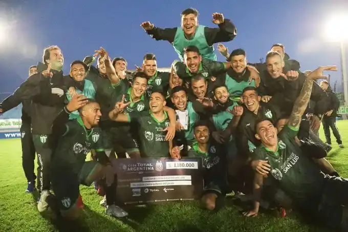 Estudiantes de San Luis dio el salto hacia octavos