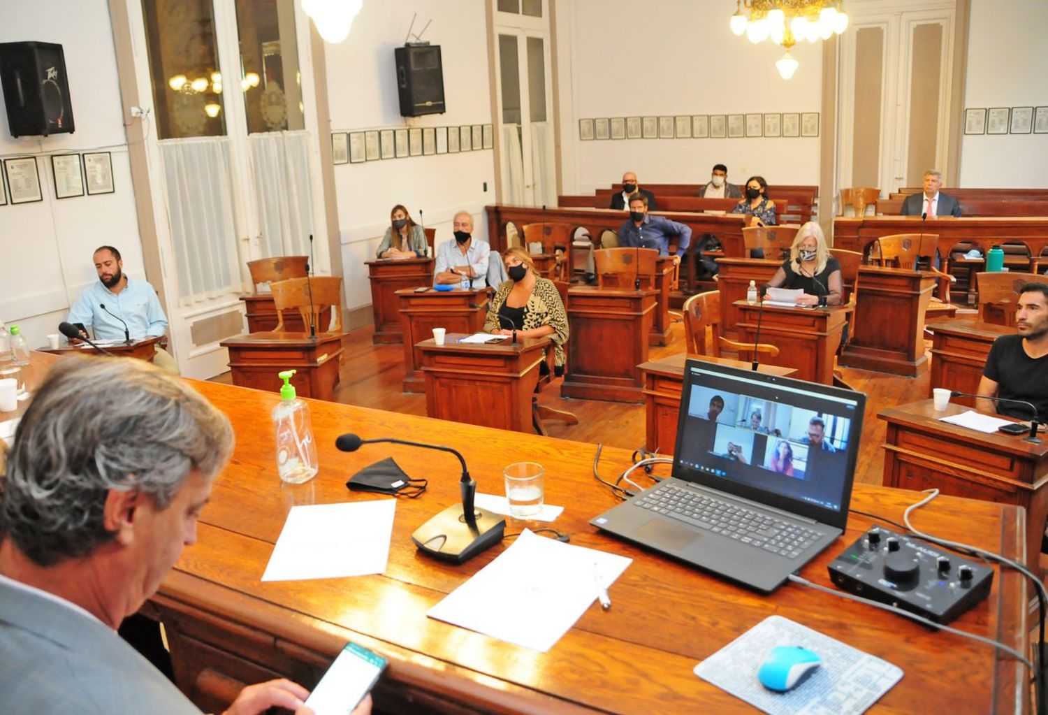 Aprobaron por unanimidad la formación de un comité pro vacuna
