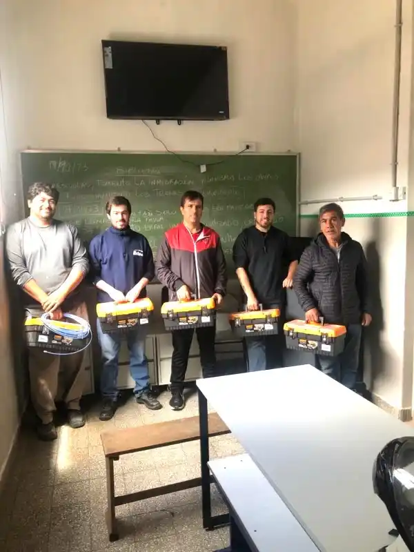 Culminó exitosamente el curso gratuito de electricidad domiciliaria
