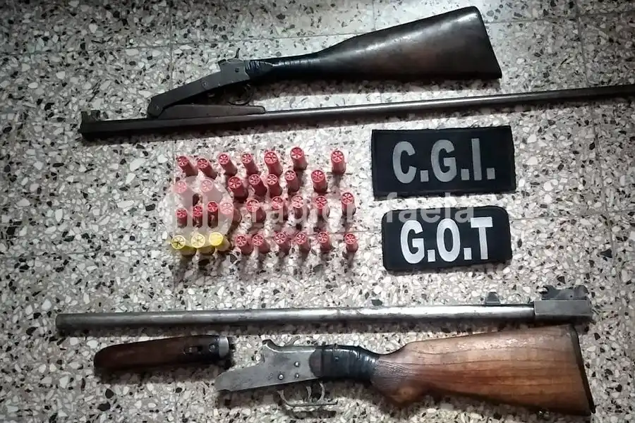 Dos detenidos con armas sin registrar en Esperanza: a uno lo buscaba la Justicia