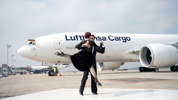 Lufthansa Cargo presentó en Ezeiza a "¡Hola Argentina!", su Boeing 777F más nuevo