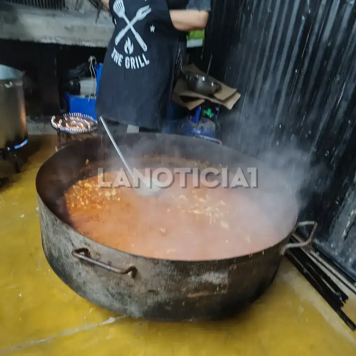 Es de Capitán Sarmiento y convirtió su salón de fiestas en una olla popular tras los despidos en Granja Tres Arroyos - 9