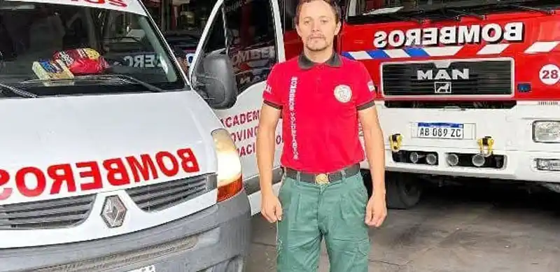 Un bombero voluntario viajó al sur para combatir los incendios