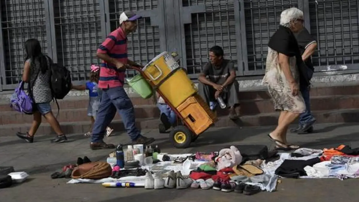 ¡PEOR QUE AZOTE DE BARRIO! El BCV asalta a los venezolanos y ubica el dólar oficial sobre Bs.10