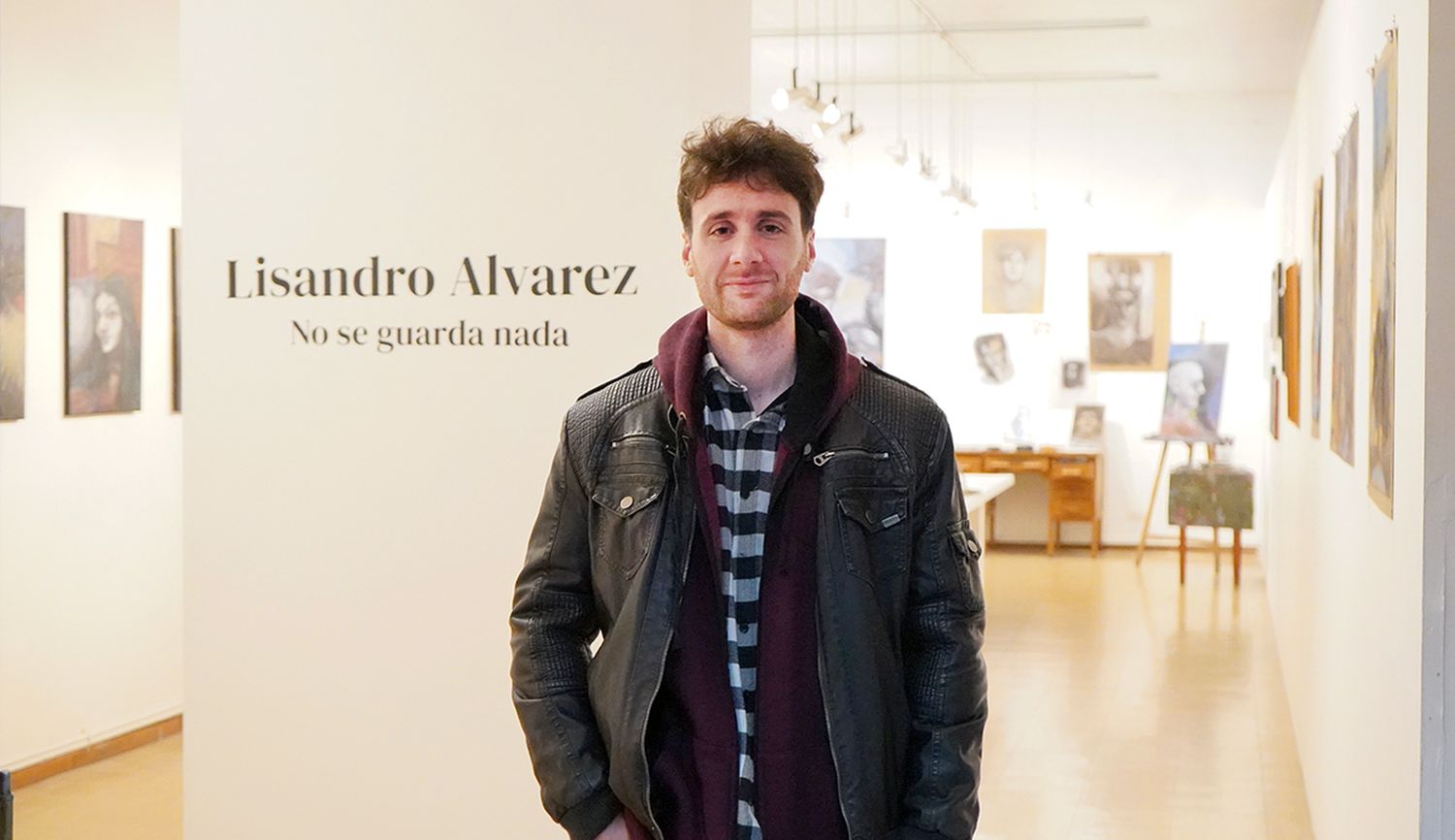 Lisandro Álvarez. Junto a su muestra de arte