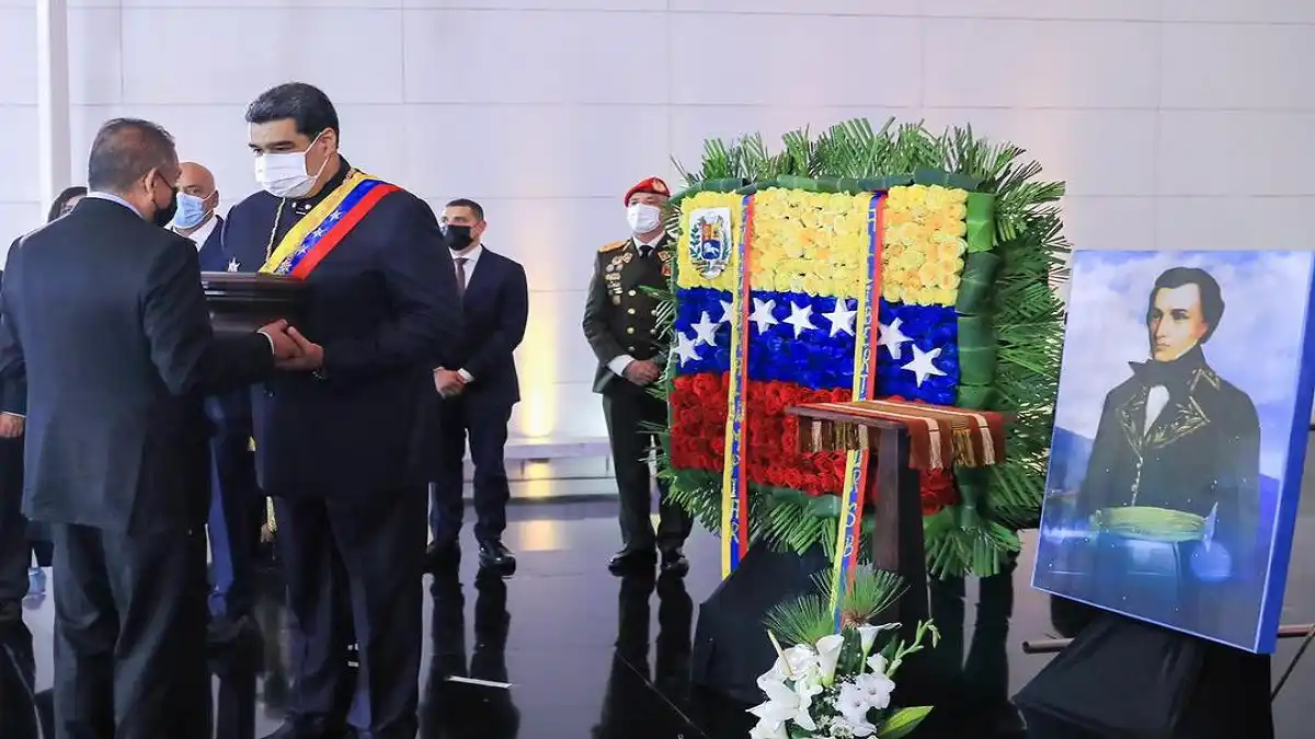 ¿CAMBIANDO LA HISTORIA? Administración de Maduro dice que «no hubo enfrentamiento entre Piar y Bolívar»