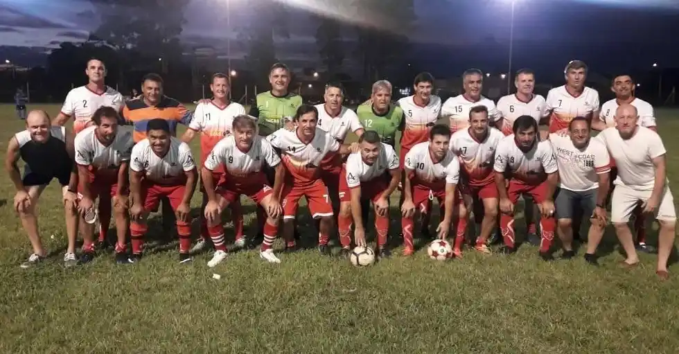 En tres canchas, dio comienzo la Copa Gualeguaychú de Veteranos