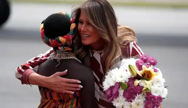 Melania Trump arribó a Ghana en el inicio de su gira por África