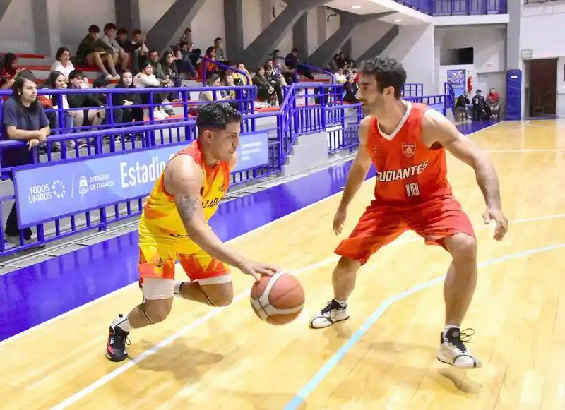 Estudiantes y Sarmiento
ganaron en sus debuts