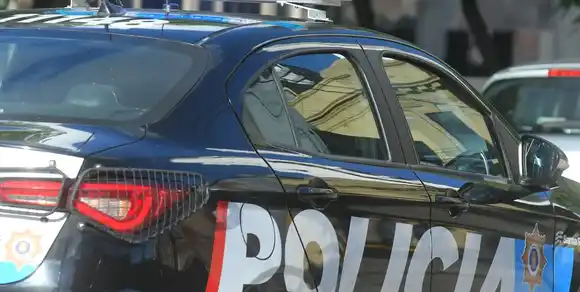 Violento ataque: detuvieron a un hombre por agredir verbal y físicamente a su pareja de 22 años