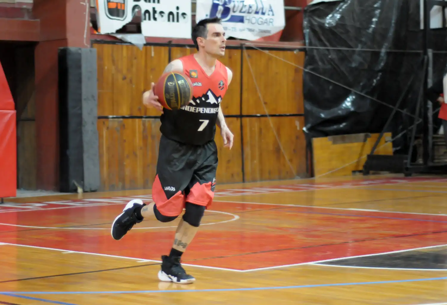 Emmanuel Hartstock estará en el cinco inicial.