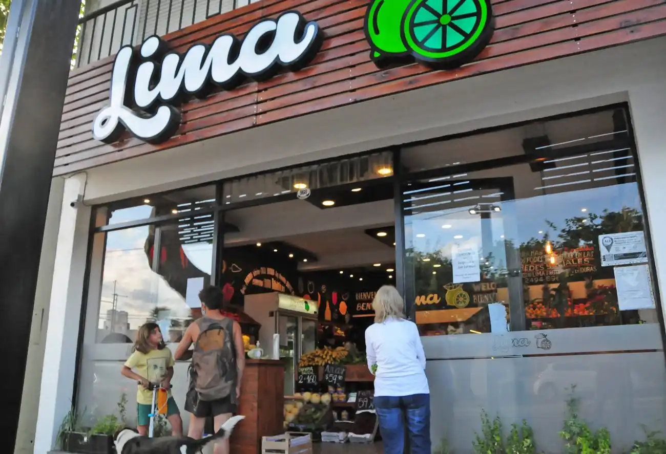 La verdulería clausurada estaba en regla y el Municipio debió levantar la infracción