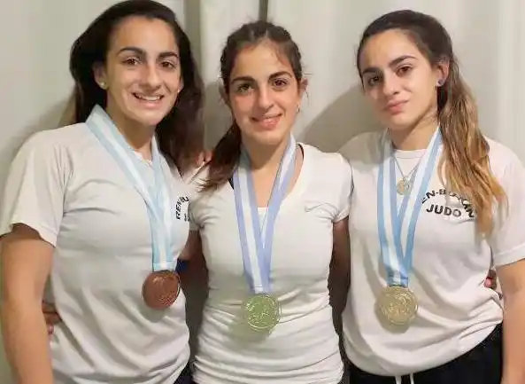 Brillante doble título nacional de judo para las hermanas Olmos