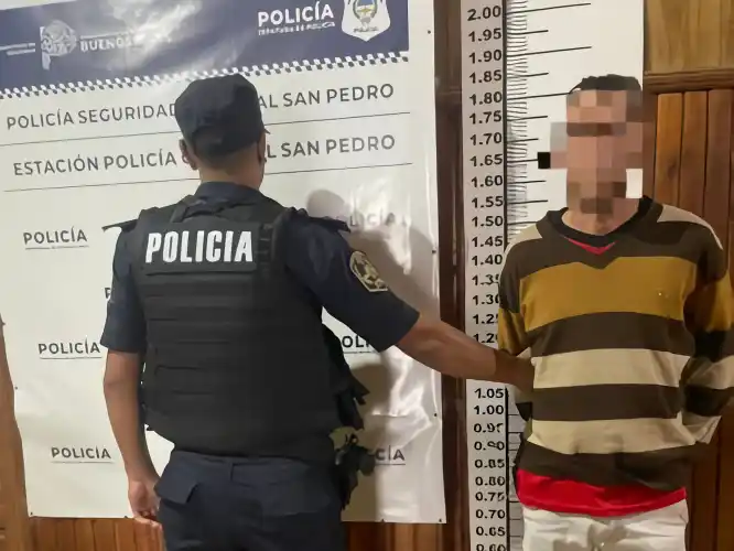 Aprehendido por robar alumbrado del paso a nivel