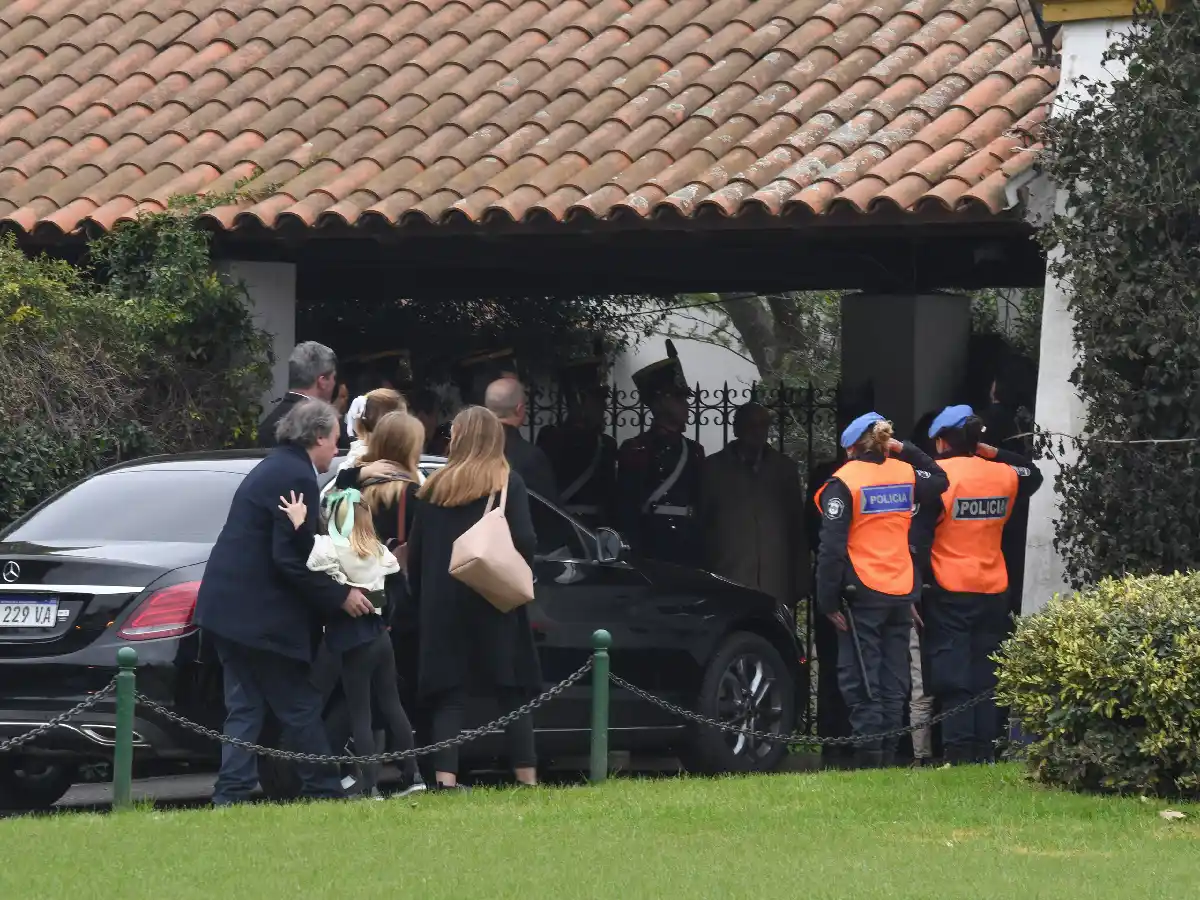 Inhumaron los restos de De la Rúa en un cementerio de Pilar
