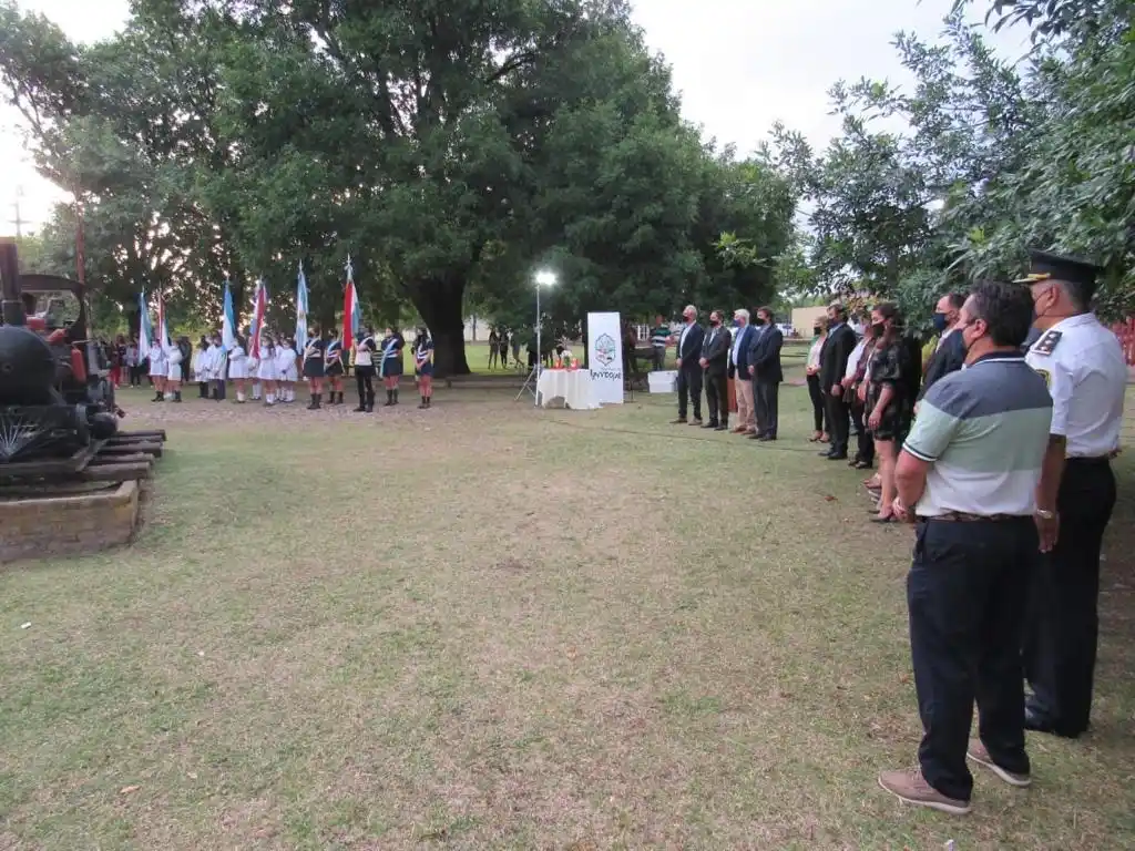 En un emotivo acto, Larroque celebró sus 111 años 