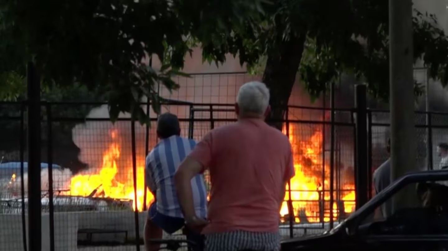Al momento del incidente, estaban realizando tareas de mantenimiento, aunque se desconocen los motivos del incendio.