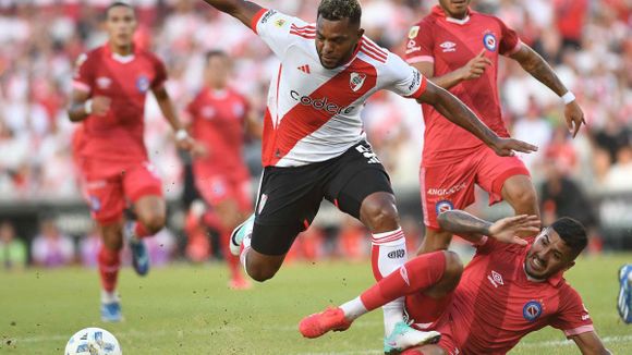 River y Argentinos empataron en el debut por la Copa de la Liga