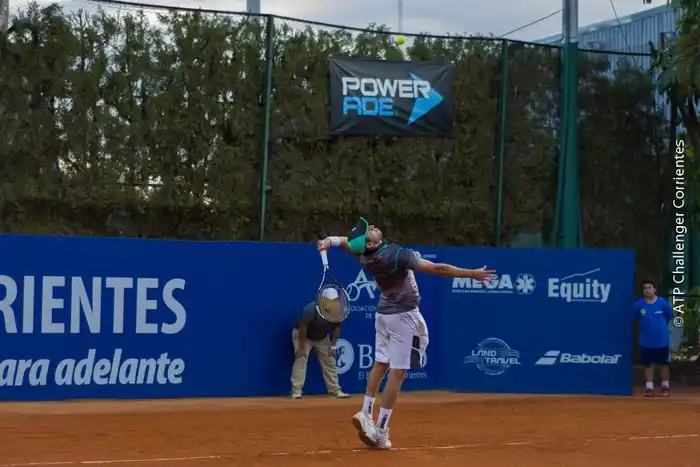Zeballos tuvo un gran trabajo ante Gastao Elías. 