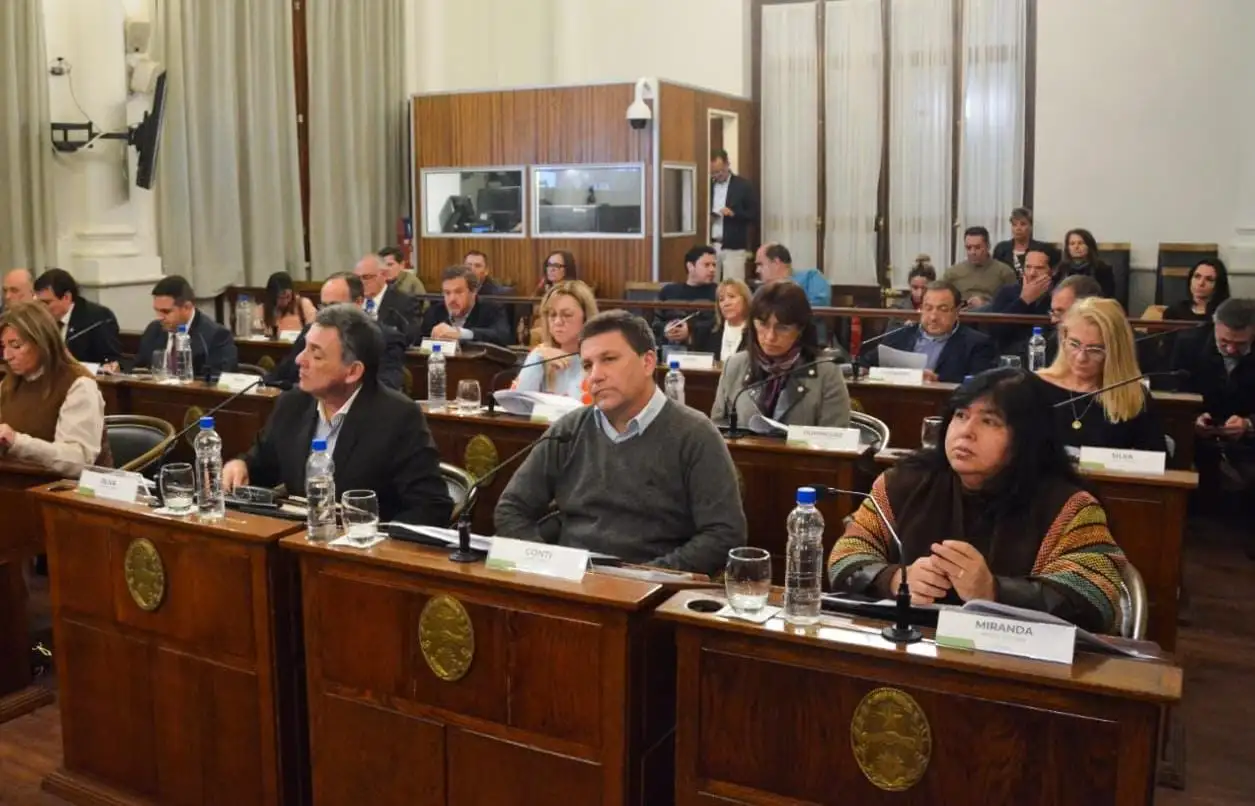 Senadores del PJ respaldan las autonomías de los municipios y solicitan al gobierno que tome una postura