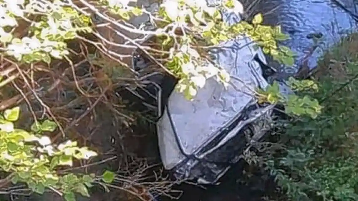 Santa Elena: un joven murió tras caer con un auto bajo un puente