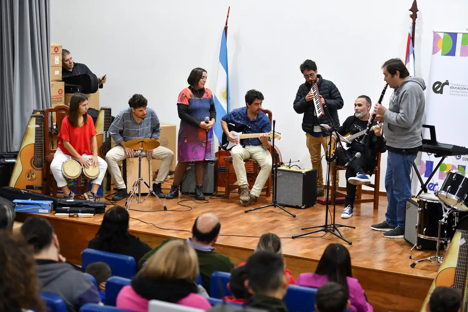 La provincia entregó instrumentos para agrupaciones musicales