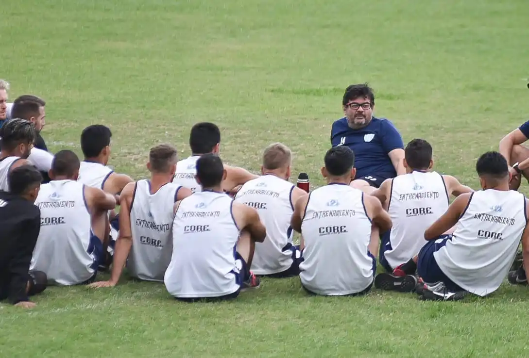 Juventud confirmó la continuidad del DT Miguel Fullana