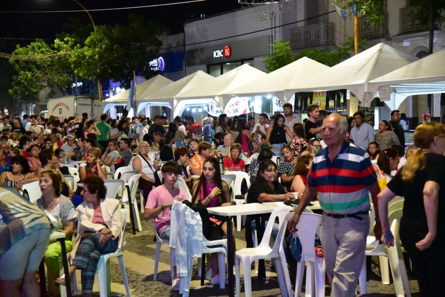 Segunda noche de Peatonal: el público volvió a responder