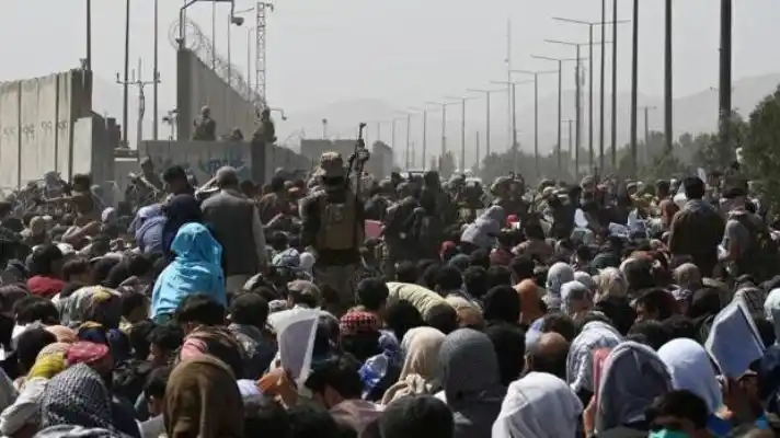 AMENAZA “MUY SERIA” E “INMINENTE” de ataque terrorista en aeropuerto de Kabul: países occidentales agilizan evacuaciones