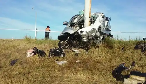 Mujer murió tras chocar contra una columna en la Autovía 14