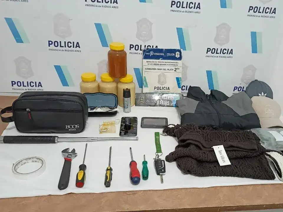 En poder del sujeto se hallaron objetos sospechosos.