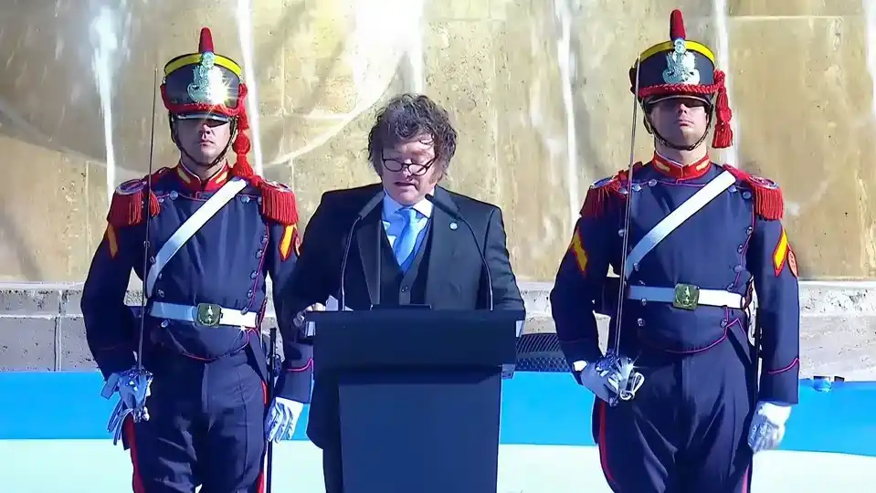 El evento marcó el regreso de Milei a la celebración oficial en Rosario, tras su ausencia en la edición anterior.