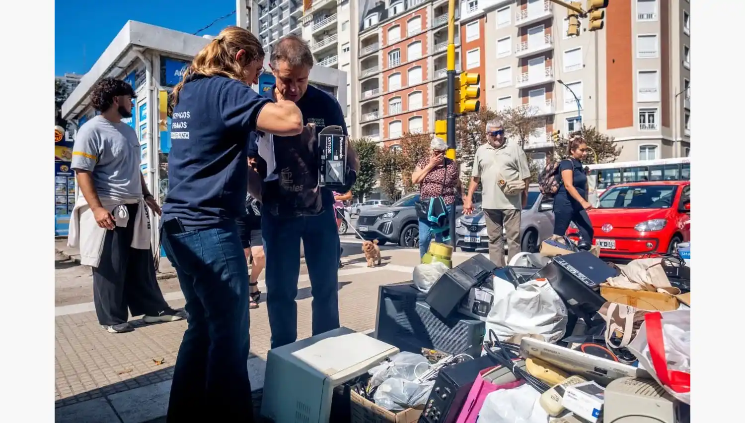 El dispositivo, coordinado por el Ente Municipal de Servicios Urbanos, se instala semanalmente en distintos espacios públicos.
