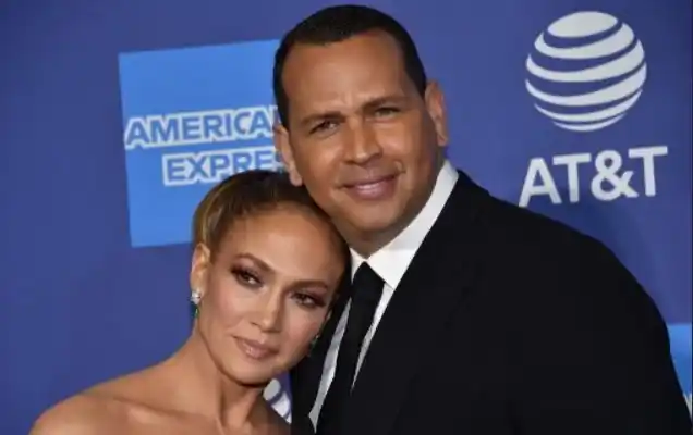 ¿Y el anillo? Según TMZ, JLo no ha devuelto la roca que le dio ARod