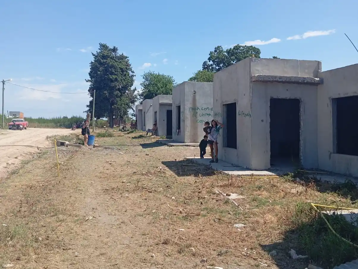 La mayoría de las personas en situación de toma son mujeres y niños.