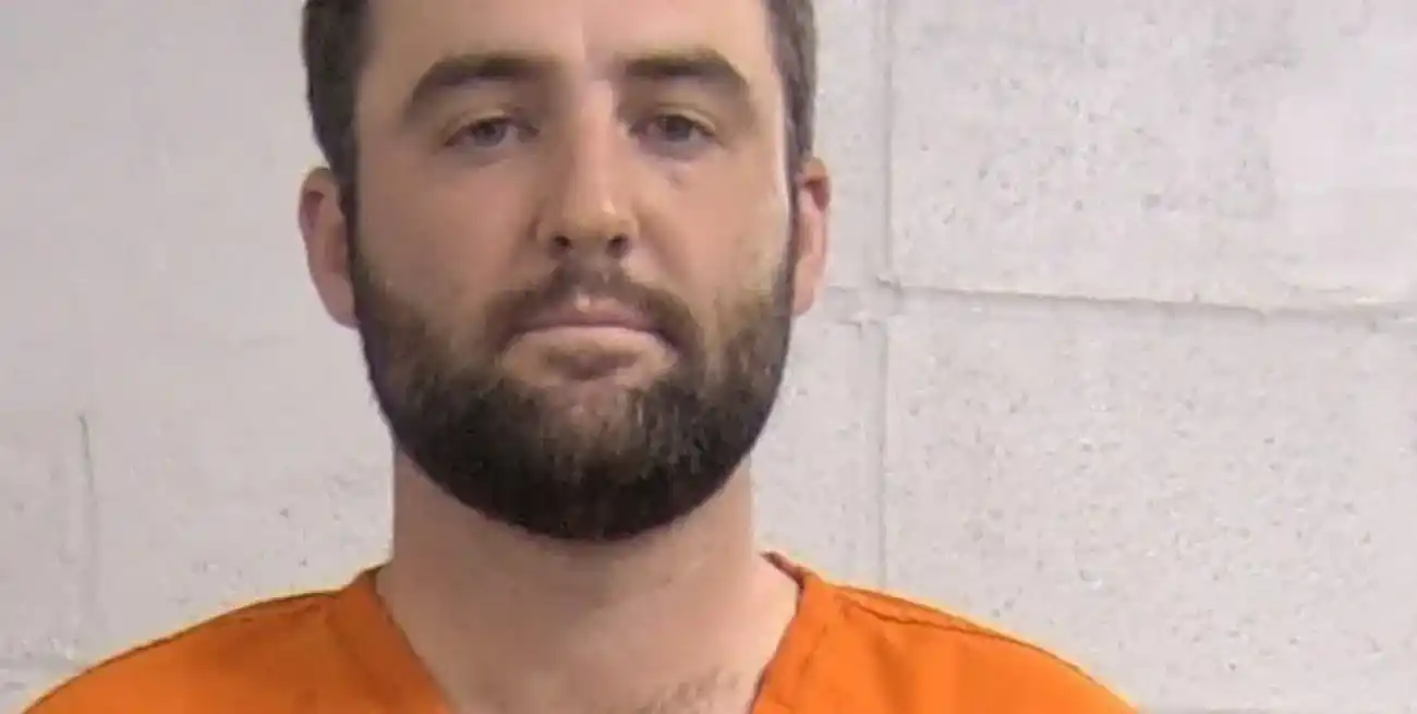 Cuando Scheffler llegó al campo para comenzar su segunda ronda tras una breve sesión de calentamiento parecía relajado y fue recibido por fuertes vítores y cánticos de "Scottie".Cuando Scheffler llegó al campo para comenzar su segunda ronda tras una breve sesión de calentamiento parecía relajado y fue recibido por fuertes vítores y cánticos de "Scottie".